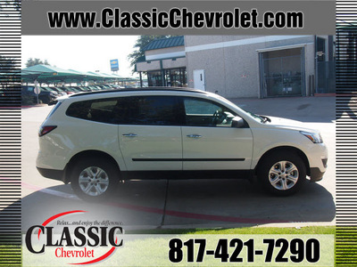chevrolet traverse 2013 white ls gasoline 6 cylinders front wheel drive automatic 76051