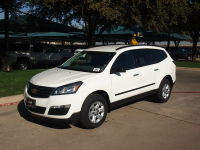 chevrolet traverse 2013 white ls gasoline 6 cylinders front wheel drive automatic 76051