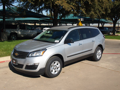 chevrolet traverse 2013 silver ls gasoline 6 cylinders front wheel drive automatic 76051