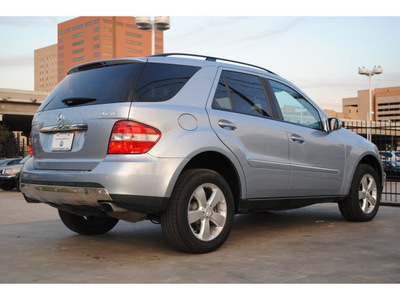 mercedes benz m class 2007 silver suv ml500 gasoline 8 cylinders 4 wheel drive automatic 77002