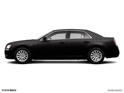 chrysler 300 2013 sedan gasoline 6 cylinders rear wheel drive not specified 33912