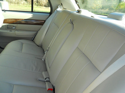 mercury grand marquis 2006 white sedan ls premium flex fuel 8 cylinders rear wheel drive automatic 75657