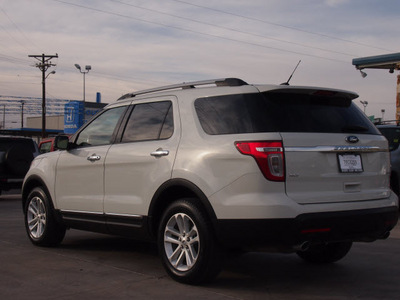 ford explorer 2012 white suv xlt gasoline 6 cylinders 4 wheel drive automatic 79110