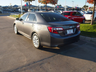 toyota camry 2012 gray sedan le gasoline 4 cylinders front wheel drive automatic 76116