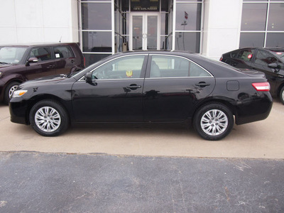 toyota camry 2011 black sedan le gasoline 4 cylinders front wheel drive automatic with overdrive 77802