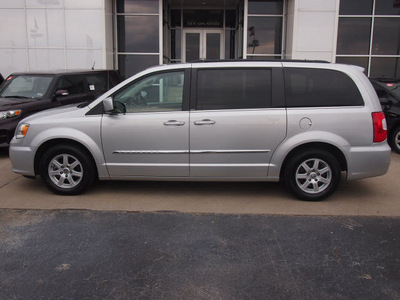 chrysler town and country 2011 silver van touring flex fuel 6 cylinders front wheel drive automatic with overdrive 77802