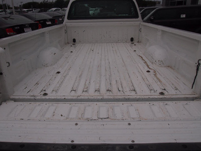 toyota tundra 2005 white gasoline 8 cylinders rear wheel drive automatic with overdrive 77802