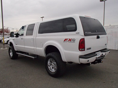 ford f 250 super duty 2005 white lariat fx4 diesel 8 cylinders 4 wheel drive automatic with overdrive 99352