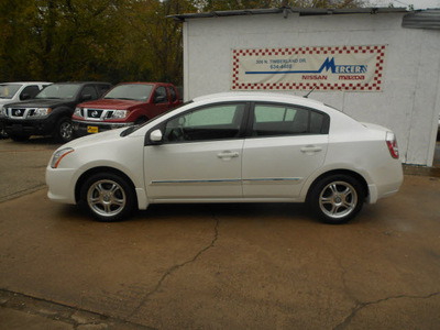 nissan altima 2011 white coupe 3 5 sr gasoline 6 cylinders front wheel drive automatic 75901