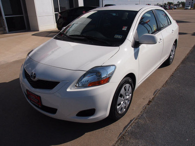 toyota yaris 2011 white sedan gasoline 4 cylinders front wheel drive automatic with overdrive 77802