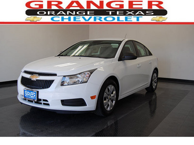 chevrolet cruze 2013 white sedan ls 4 cylinders automatic with overdrive 77630