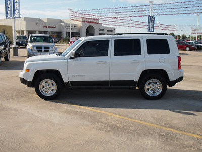 jeep patriot 2012 white suv sport gasoline 4 cylinders front wheel drive automatic 77375