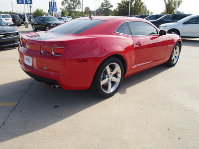 chevrolet camaro 2011 red coupe lt gasoline 6 cylinders rear wheel drive automatic 77375