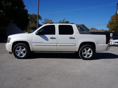 chevrolet avalanche 2008 white suv ltz flex fuel 8 cylinders 4 wheel drive automatic 75080