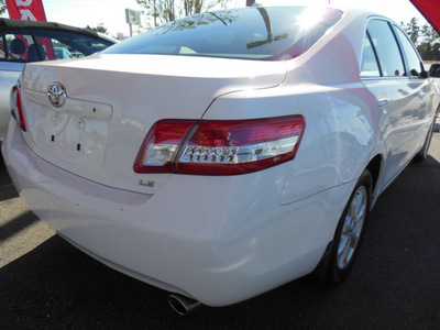 toyota camry 2011 white sedan le gasoline 4 cylinders front wheel drive automatic 34788