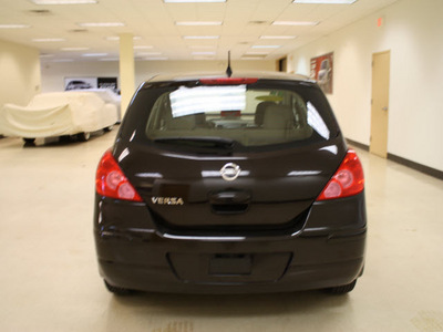 nissan versa 2011 dk  brown hatchback 1 8 s gasoline 4 cylinders front wheel drive automatic 27707