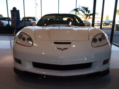 chevrolet corvette 2013 white coupe zr1 gasoline 8 cylinders rear wheel drive 6 speed manual 75075