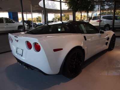 chevrolet corvette 2013 white coupe zr1 gasoline 8 cylinders rear wheel drive 6 speed manual 75075