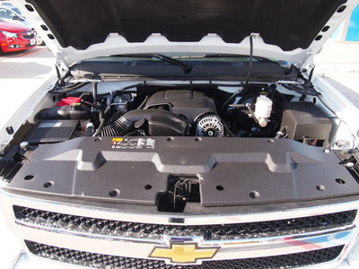 chevrolet silverado 1500 2011 white ltz 8 cylinders automatic 75067