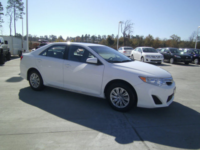 toyota camry 2012 white sedan le gasoline 4 cylinders front wheel drive automatic 75503