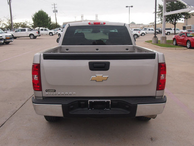 chevrolet silverado 1500 2009 silver pickup truck work truck gasoline 6 cylinders 2 wheel drive automatic 76049