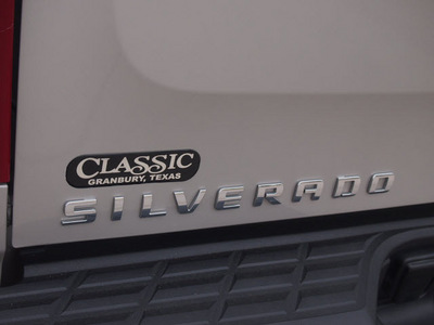 chevrolet silverado 1500 2009 silver pickup truck work truck gasoline 6 cylinders 2 wheel drive automatic 76049