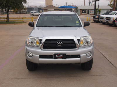 toyota tacoma 2006 silver prerunner v6 gasoline 6 cylinders rear wheel drive automatic 76049