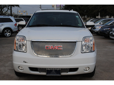 gmc yukon 2007 white suv denali gasoline 8 cylinders all whee drive automatic 77074