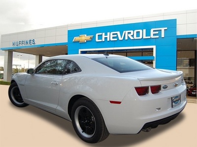 chevrolet camaro 2013 white coupe ls gasoline 6 cylinders rear wheel drive manual 75067