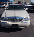 lincoln town car 2004 white sedan ultimate gasoline 8 cylinders rear wheel drive automatic 76234