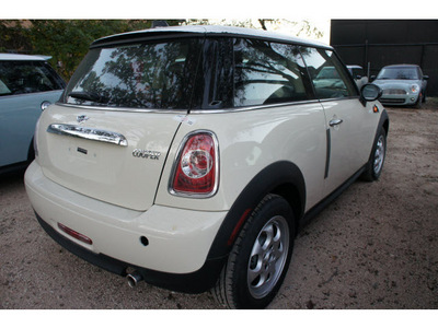 mini cooper 2013 off white hatchback gasoline 4 cylinders front wheel drive automatic 78729