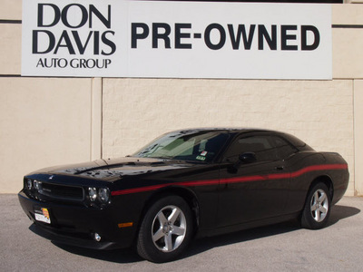dodge challenger 2010 black coupe se gasoline 6 cylinders rear wheel drive automatic 76011