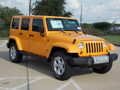 jeep wrangler unlimited 2013 orange suv sahara gasoline 6 cylinders 4 wheel drive automatic with overdrive 77099