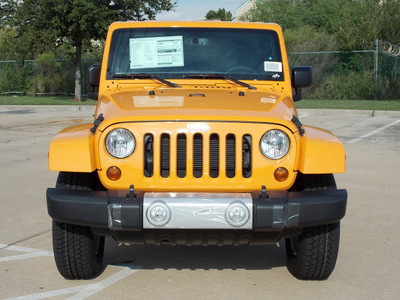jeep wrangler unlimited 2013 orange suv sahara gasoline 6 cylinders 4 wheel drive automatic with overdrive 77099