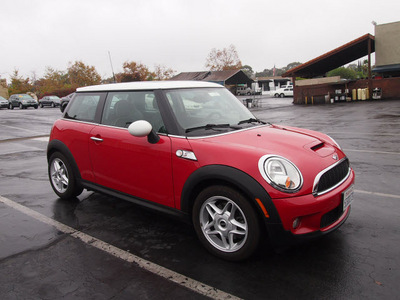 mini cooper 2007 red hatchback s gasoline 4 cylinders front wheel drive 6 speed manual 92653