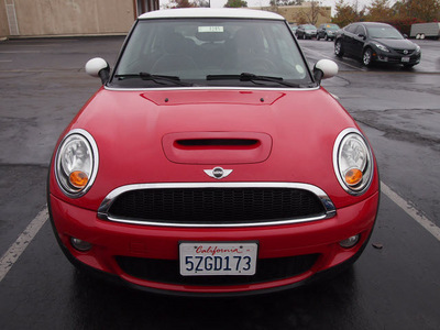 mini cooper 2007 red hatchback s gasoline 4 cylinders front wheel drive 6 speed manual 92653