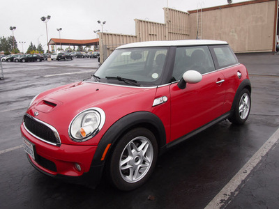 mini cooper 2007 red hatchback s gasoline 4 cylinders front wheel drive 6 speed manual 92653