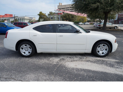 dodge charger 2007 white sedan base gasoline 6 cylinders rear wheel drive automatic 78205