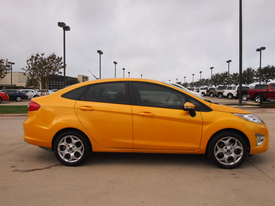 ford fiesta 2012 orange sedan sel gasoline 4 cylinders front wheel drive automatic 76018