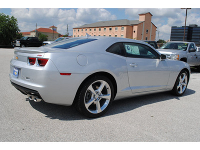 chevrolet camaro 2013 silv ice met coupe lt coupe gasoline 6 cylinders rear wheel drive 6 spd man exh,dual mode,perf whls 20x8 frt 20x9 rr pol al6 77090