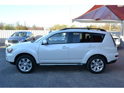 mitsubishi outlander 2013 white se gasoline 4 cylinders front wheel drive automatic 76903