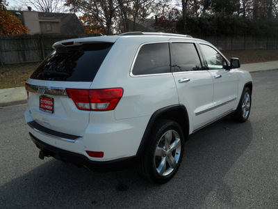 jeep grand cherokee 2011 white suv overland gasoline 8 cylinders 2 wheel drive automatic 75604