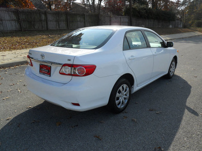 toyota corolla 2011 white sedan le gasoline 4 cylinders front wheel drive automatic 75604