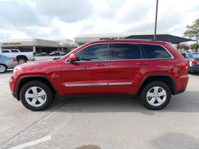 jeep grand cherokee 2011 red suv laredo gasoline 6 cylinders 2 wheel drive shiftable automatic 77074