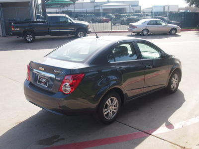 chevrolet sonic 2013 dk  gray sedan lt auto gasoline 4 cylinders front wheel drive automatic 76051