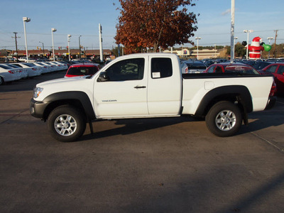toyota tacoma 2013 white prerunner gasoline 6 cylinders 2 wheel drive automatic 76116