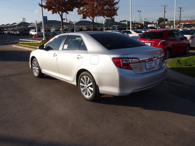toyota camry 2012 silver sedan xle gasoline 4 cylinders front wheel drive automatic 76116