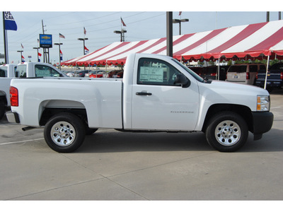 chevrolet silverado 1500 2013 white flex fuel 8 cylinders 2 wheel drive not specified 77090