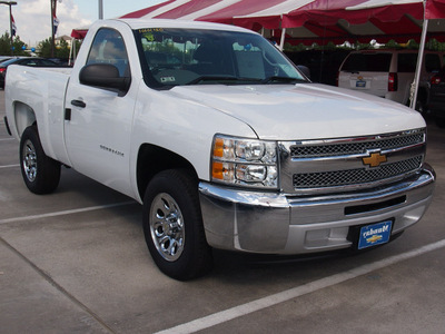 chevrolet silverado 1500 2013 white wt gasoline 6 cylinders 2 wheel drive 4 spd auto,elec cntlled aud sys,am fm ster winds,lcks and mi 77090