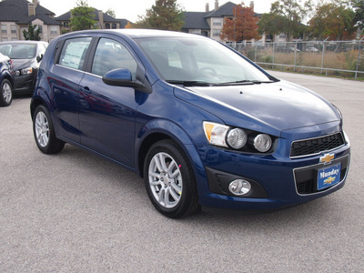chevrolet sonic 2013 blue hatchback lt auto gasoline 4 cylinders front wheel drive automatic 77090